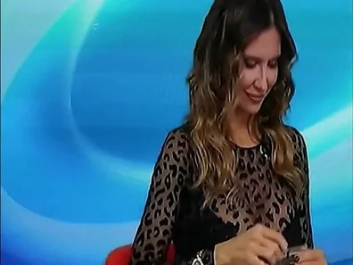 Deleted Scene: Tettona da sborrare in diretta TV.. – Leaked